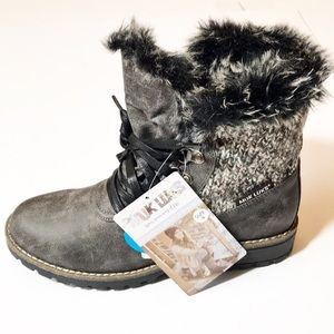 NWT Muk Luks faux fur lace up boot